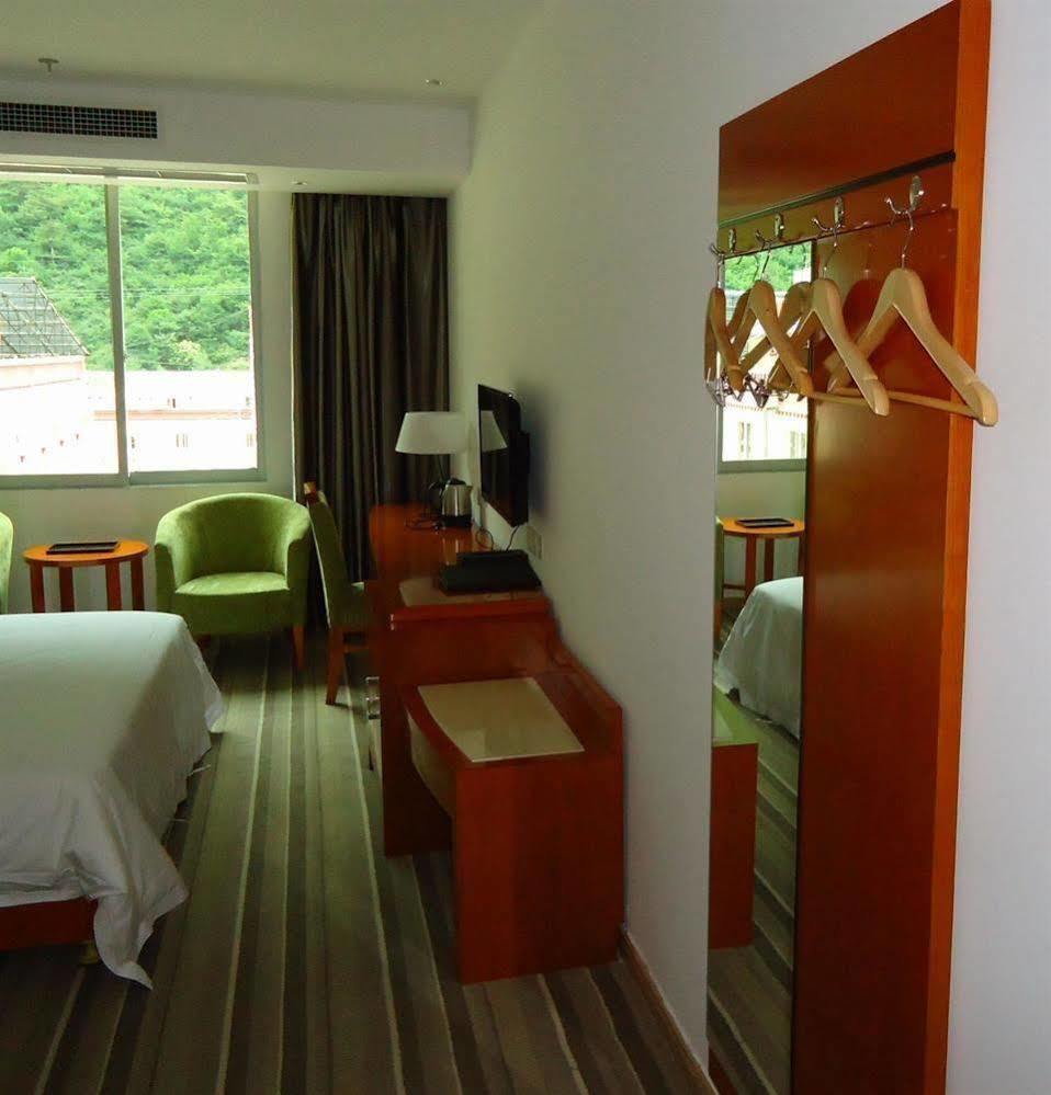 5 Yue Hotel Дзиуджайгоу Екстериор снимка