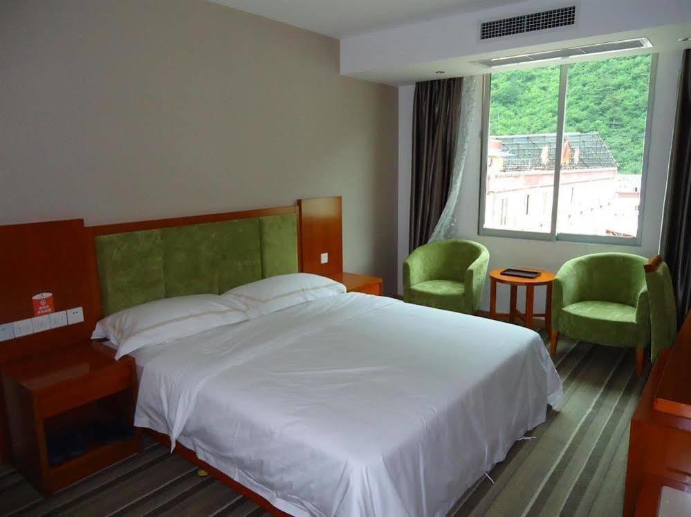 5 Yue Hotel Дзиуджайгоу Екстериор снимка